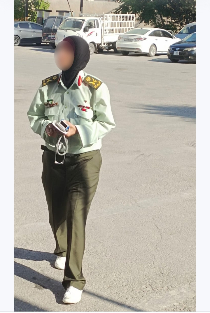 الأمن يضبط فتاة ترتدي الزي العسكري برتبة لواء بمحافظة اربد