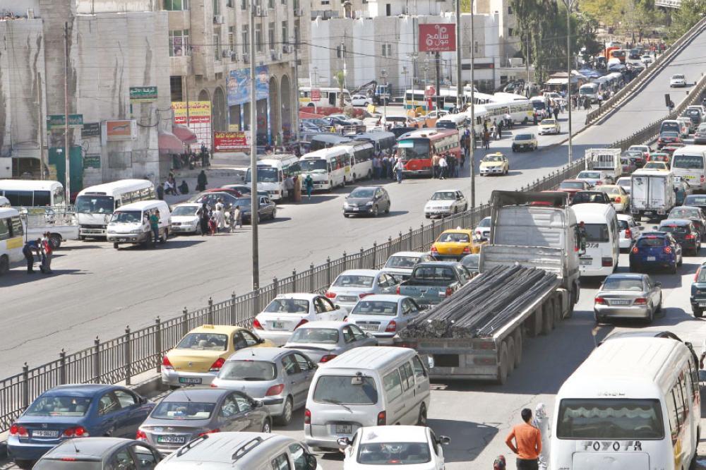 أزمة مرور خانقة على اوتستراد عمان الزرقاء