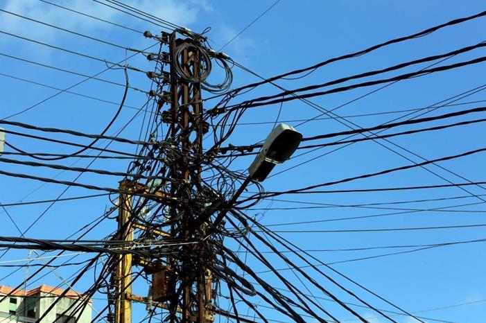 بالصورة .. الكهرباء الأردنية توضح بشأن سقوط أعمدة كهرباء في الرصيفة