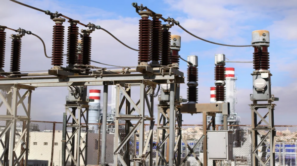العراق يعلن جاهزيته لاستلام الكهرباء من الأردن