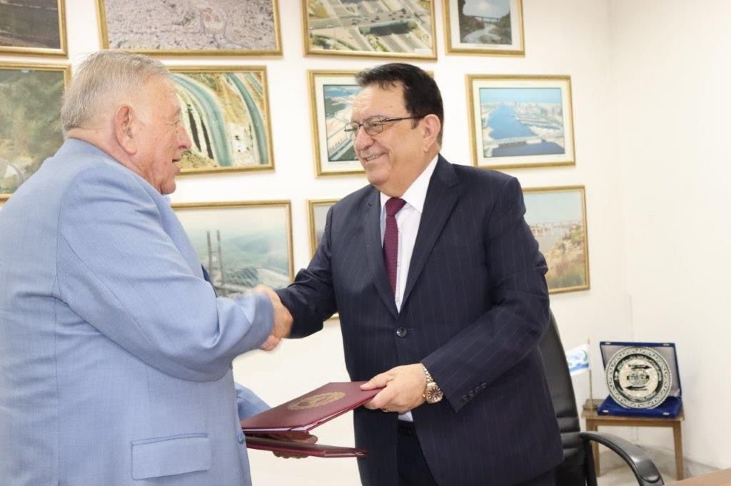 توقيع اتفاقية تعاون بين نادي السيارات الملكي والاتحاد العربي للنقل البري