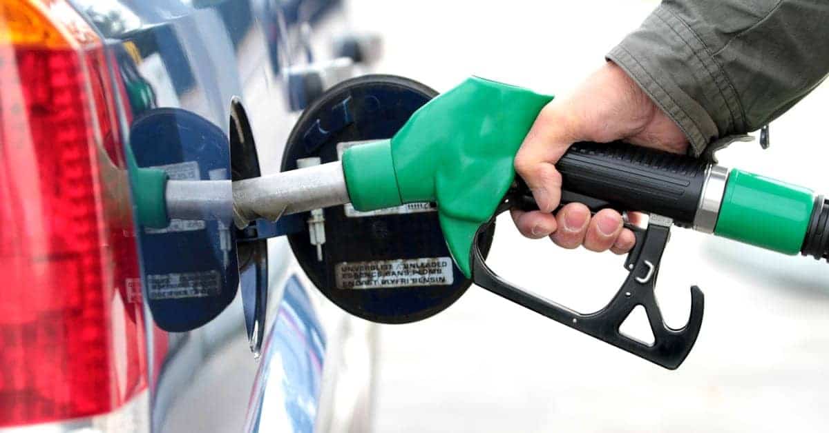 الحكومة ترفع أسعار الديزل والبنزين وتثبت الكاز وأسطوانة الغاز