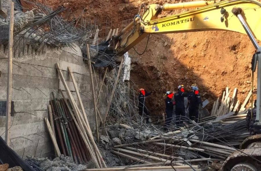 وقف حفرية لمشروع سكني أدى لانهيار جدار مجاور في إربد
