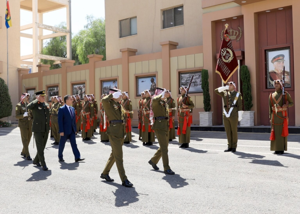 اللواء الركن الحنيطي يستقبل وزير الدفاع القبرصي