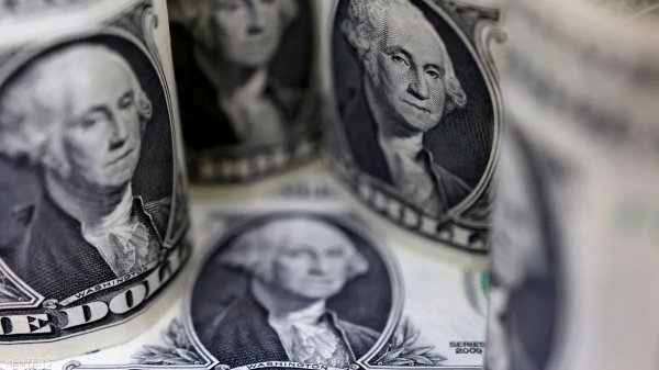 الدولار الأميركي يتسيد عملات العالم بدعم من تشديد الفيدرالي