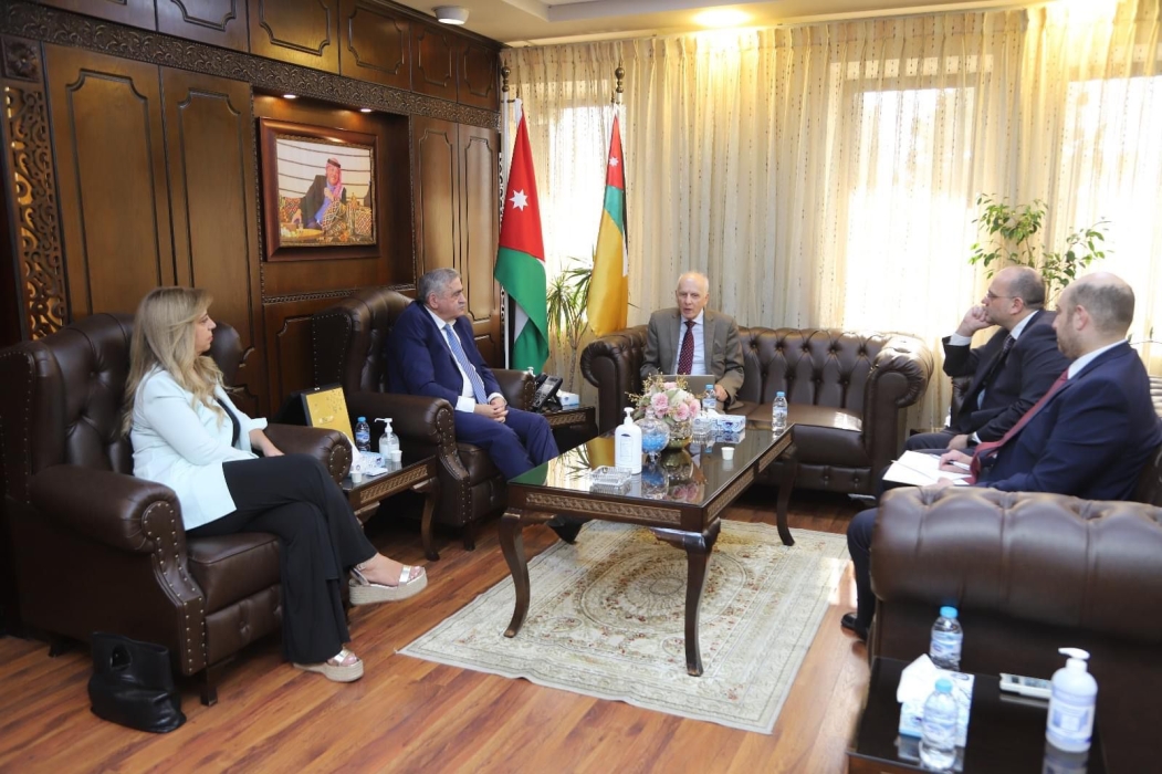 الجامعة الأردنية والبنك الدولي يتباحثان حول تحديات التعليم العالي
