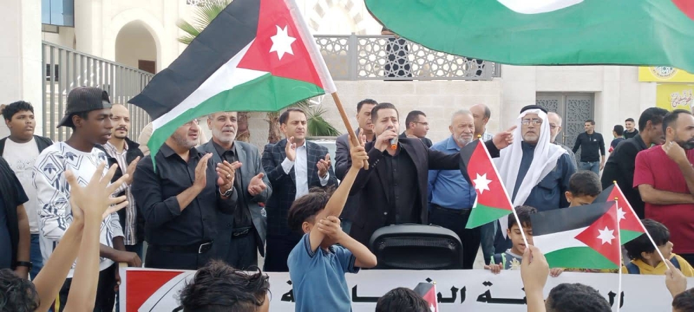 وقفة تضامنية لموظفي بلدية إربد مع اهل غزة