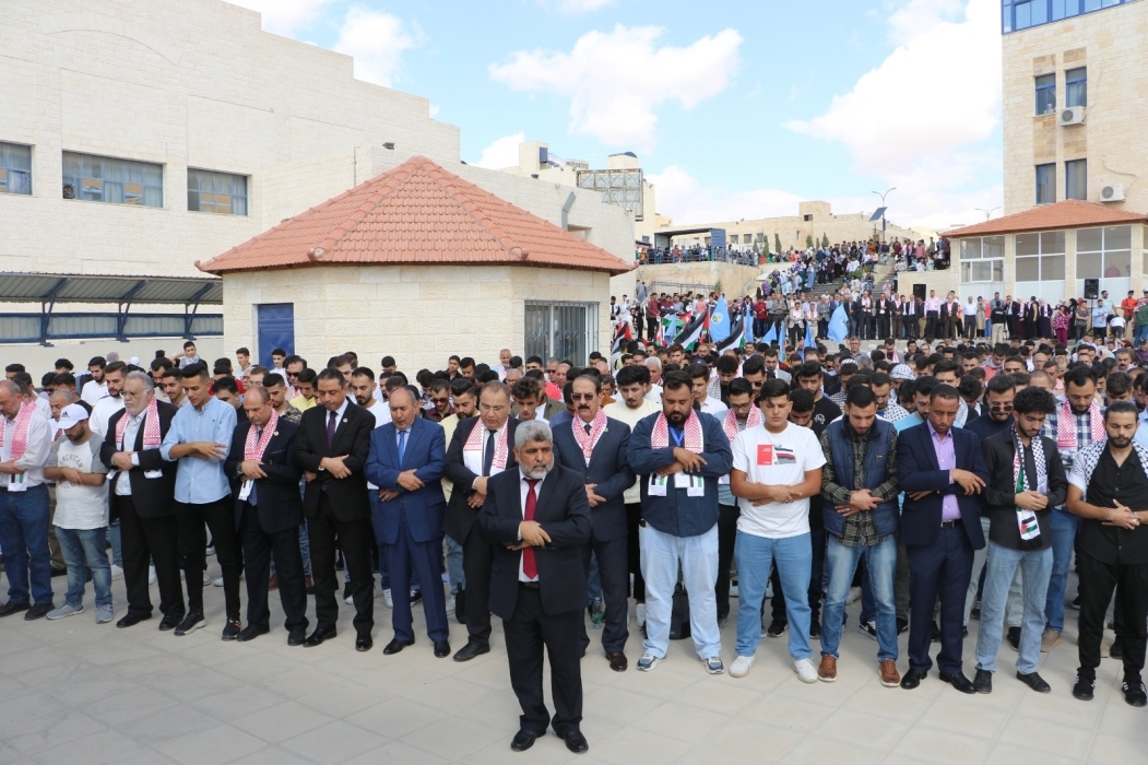 وقفة تضامنية في جامعة الزرقاء نصرةً لغزة الصمود