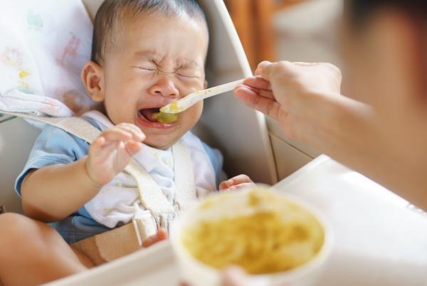اضطراب الأكل الانتقائي لدى طفلك .. أسبابه وخطورة مضاعفاته!