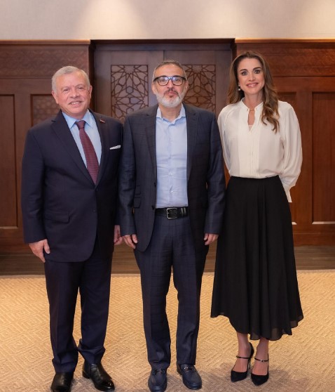 الملكة رانيا: مع جلالة سيدنا في لقاء مع الدكتور غسان أبو ستة