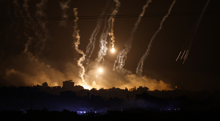 17 شهيدا في قصف لطيران الاحتلال استهدف منزلا في مخيم النصيرات وسط قطاع غزة