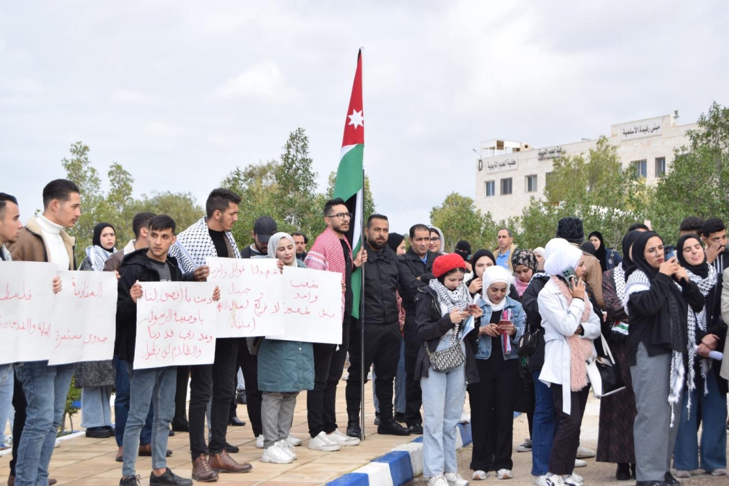 جامعة إربد الأهلية تنظم وقفة تضامنية حاشدة نصرة لأهل غزة