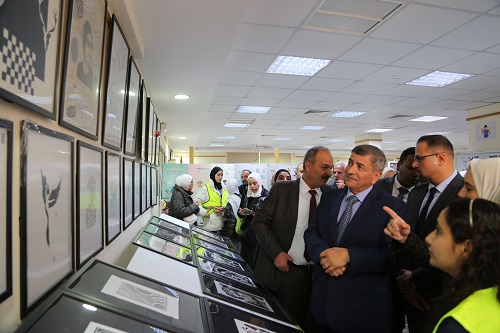 رئيس جامعة الزيتونة الأردنية يفتتح معرض السنوي لكلية “العمارة والتصميم”