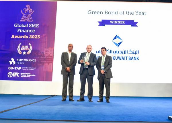 البنك الأردني الكويتي يعزز ريادته في مجال الاستدامة ويحصل على جائزة عالمية