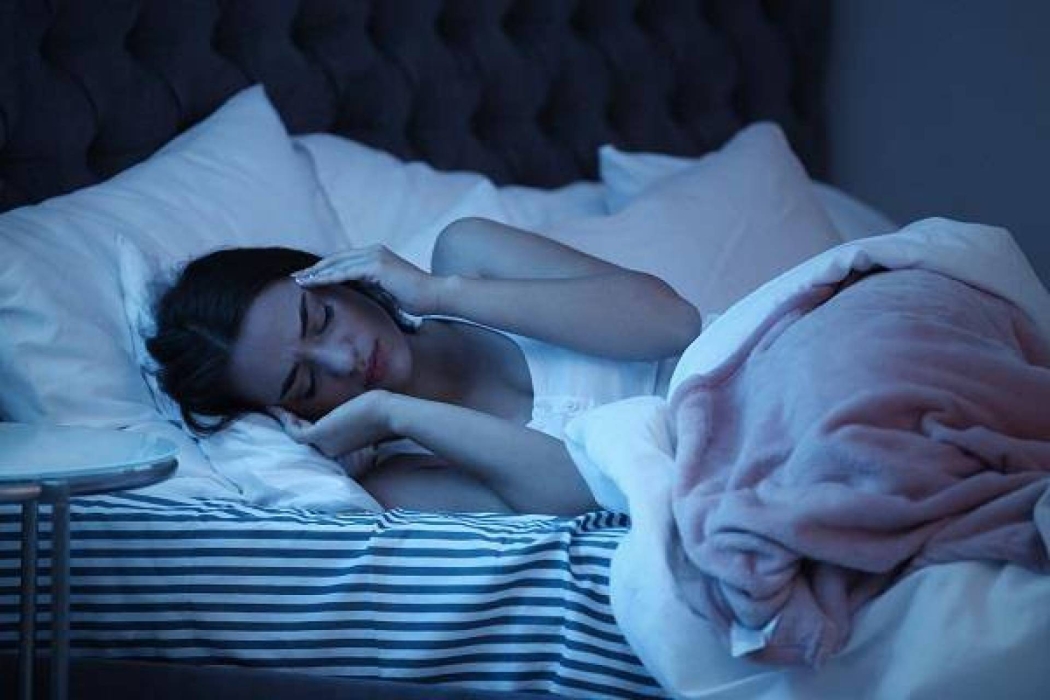 الكلام أثناء النوم.. هل يعني وجود مشكلة صحية؟