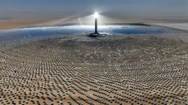دبي تطلق أكبر مشروع طاقة شمسية في العالم بـ4 مليارات دولار