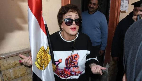 هل هي الفنانة لبلبة؟ مقاضاة مصرية صوتت مرتين في انتخابات الرئاسة