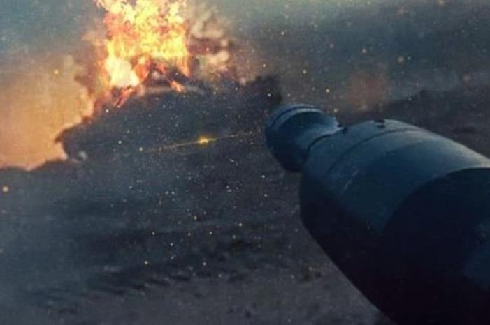 كتائب القسام تشعل النيران بدبابة ميركافا صهيونية