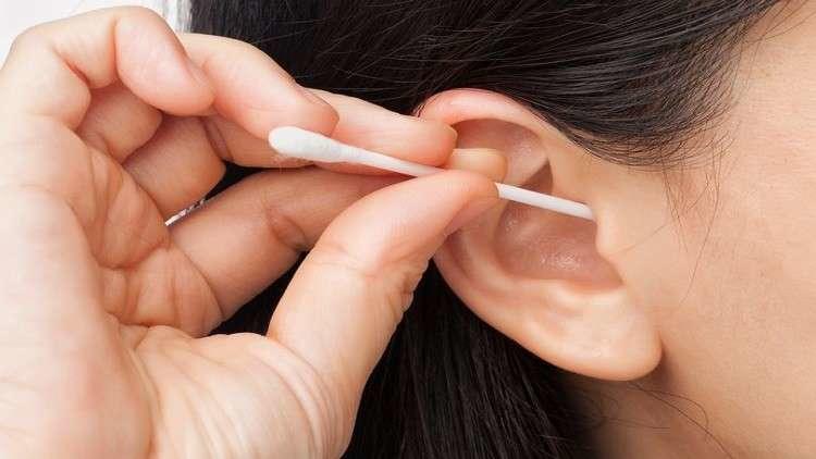 الطريقة الصحية لتنظيف الأذن من الشمع