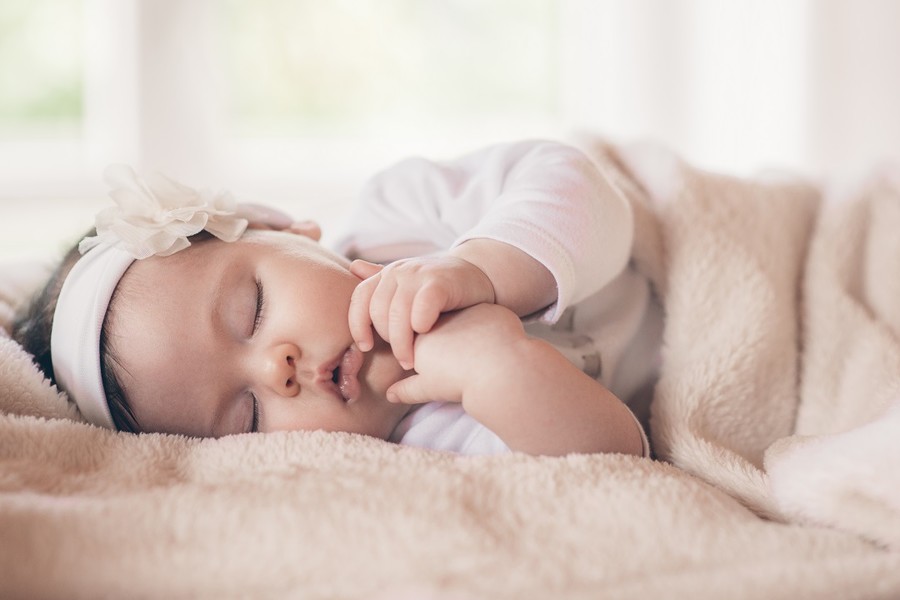 طرق فعّالة تساعد على نوم الطفل الرضيع