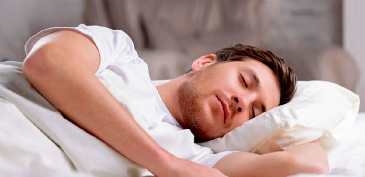 علماء يوضحون تأثير النوم الزائد أيام العطل في الصحة
