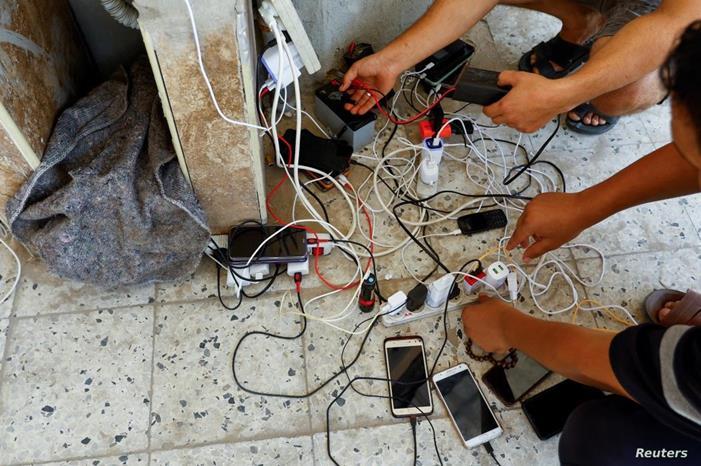 انقطاع الاتصالات بشكل كامل عن جنوب قطاع غزة