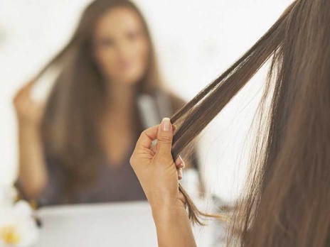 عوامل تساهم في شيب الشعر المبكر