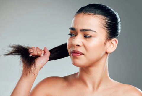 الشعر التالف طبيعيا: 5 علامات وأسباب