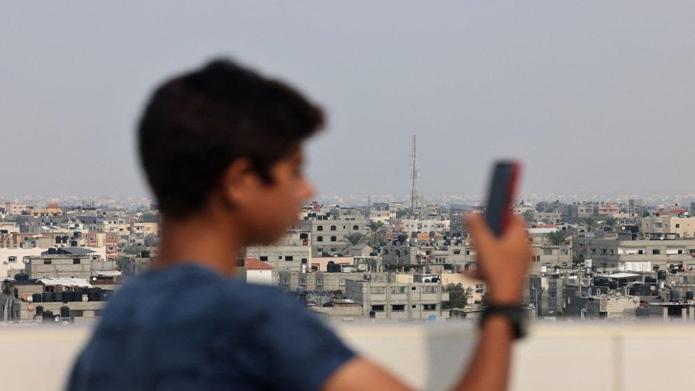 عودة تدريجية للاتصالات بمناطق وسط غزة وجنوبه