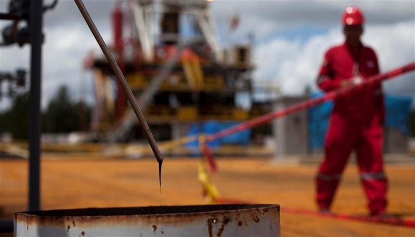 النفط يواصل مكاسبه مع تصاعد التوترات بالشرق الأوسط
