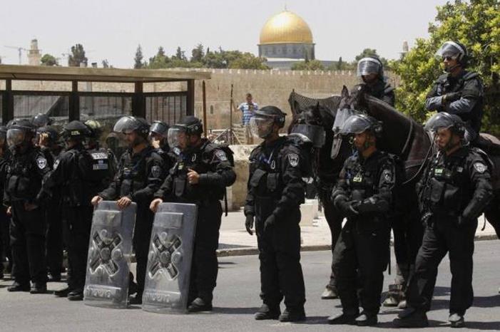 الاحتلال يشدد إجراءاته العسكرية في محيط المسجد الأقصى ويعيق وصول المصلين