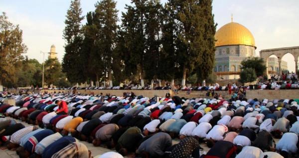 10 آلاف مصل أدوا صلاة الجمعة بالمسجد الأقصى رغم إجراءات الاحتلال