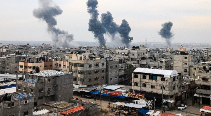 شهداء جراء قصف طائرات الاحتلال مخيم النصيرات بغزة