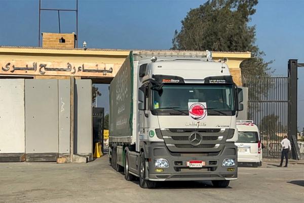 إدخال 70 شاحنة مساعدات إلى قطاع غزة