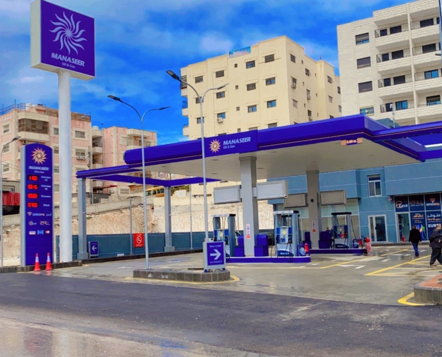 افتتاح محطة وقود جديدة تابعة لشركة المناصير للزيوت والمحروقات باسم محطة الكرامة الزرقاء