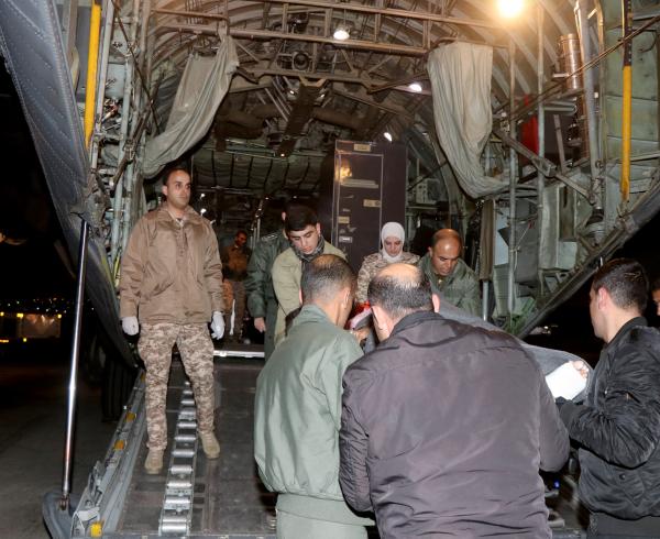 طائرة عسكرية تخلي عائلة أردنية تعرضت لحادث سير في السعودية