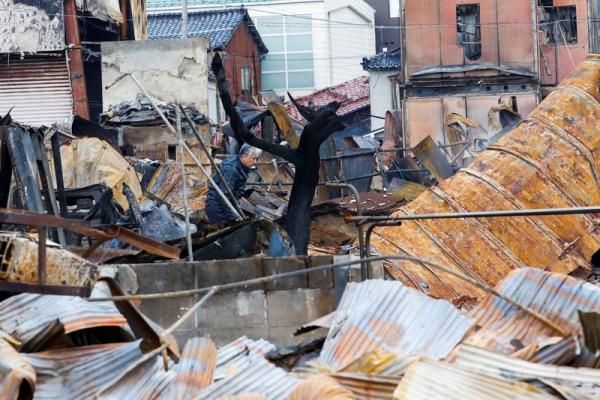 عمال الإنقاذ يسابقون الزمن للعثور على ناجين بعد زلزال اليابان