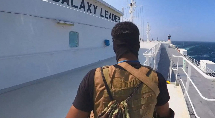 أمبري للأمن البحري: مسلحون يصعدون على سفينة شحن أثناء إبحارها جنوب شرقي إيل في الصومال