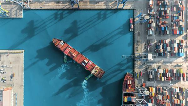 أسعار الشحن البحري عالمياً تستهل 2024 بقفزات استثنائية