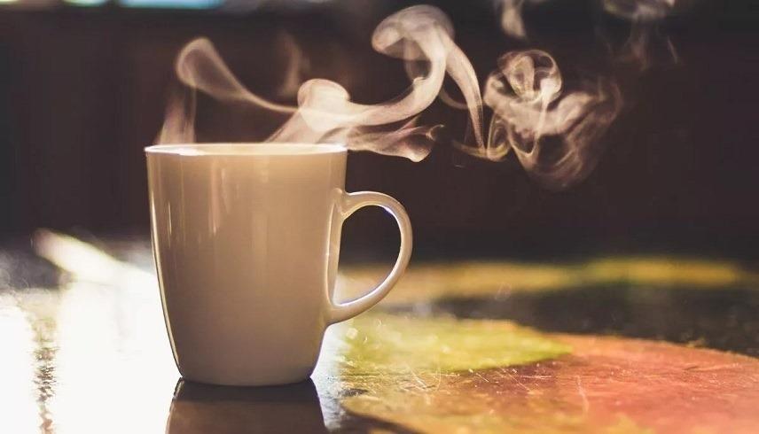 لماذا لا يجب شرب القهوة خلال الساعة الأولى من الاستيقاظ؟