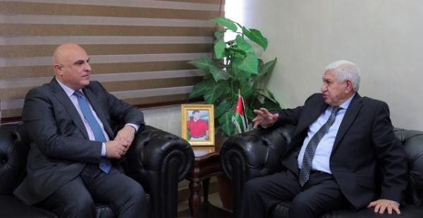 النائب الأول لرئيس النواب يلتقي السفير الأذري