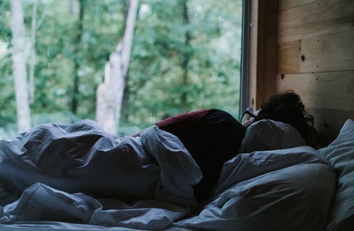 دراسة: الأشخاص الذين يعانون من النوم المتقطع عرضة للإصابة بمشاكل