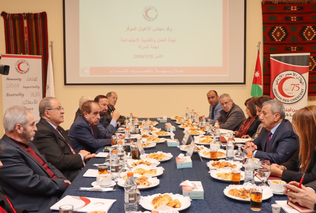 مشتركة الأعيان تطلع على برامج وخطط جمعية الهلال الأحمر الأردني