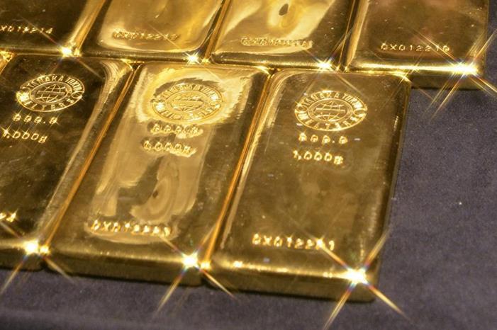 الذهب يلمع عالمياً اليوم بسبب ضعف الدولار