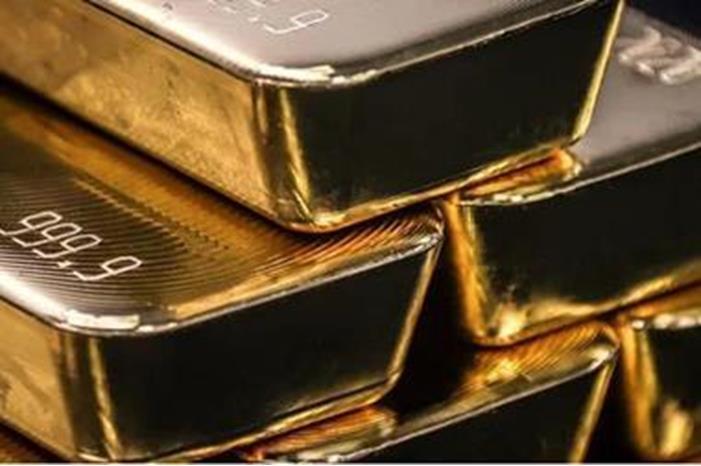الذهب عالمياً يحوم قرب أدنى مستوى في أسبوع