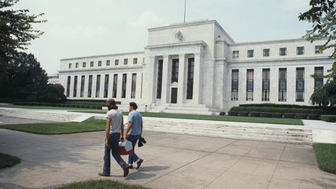 البنك الفيدرالي الأميركي يثبت الفائدة عند أعلى مستوياتها منذ 2001
