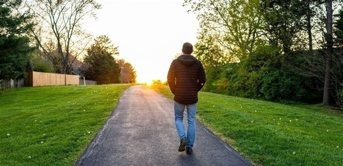 المشي وسط الطبيعة.. هذا ما يجب ان تعرفوه عن فوائدها