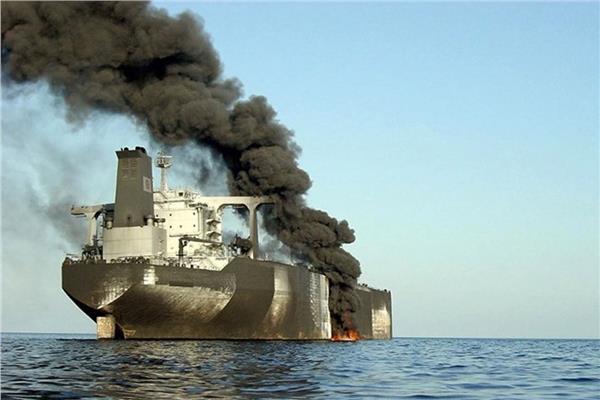 الحوثيون: استهدفنا سفينة أميركية