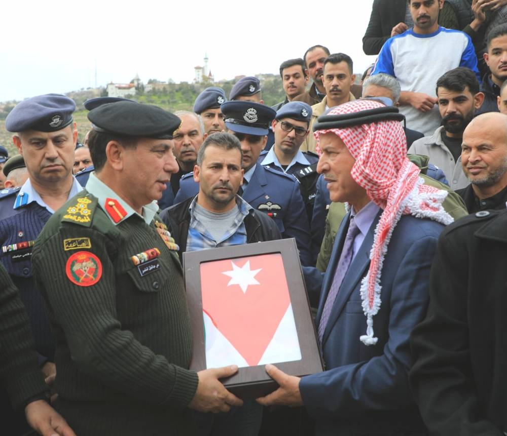 القوات المسلحة تشيع جثمان الشهيد الرائد الطيار عمر العبادي