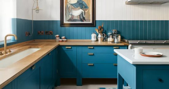 6 اتجاهات حديثة لألوان طلاء خزانة المطبخ.. جددى مطبخك